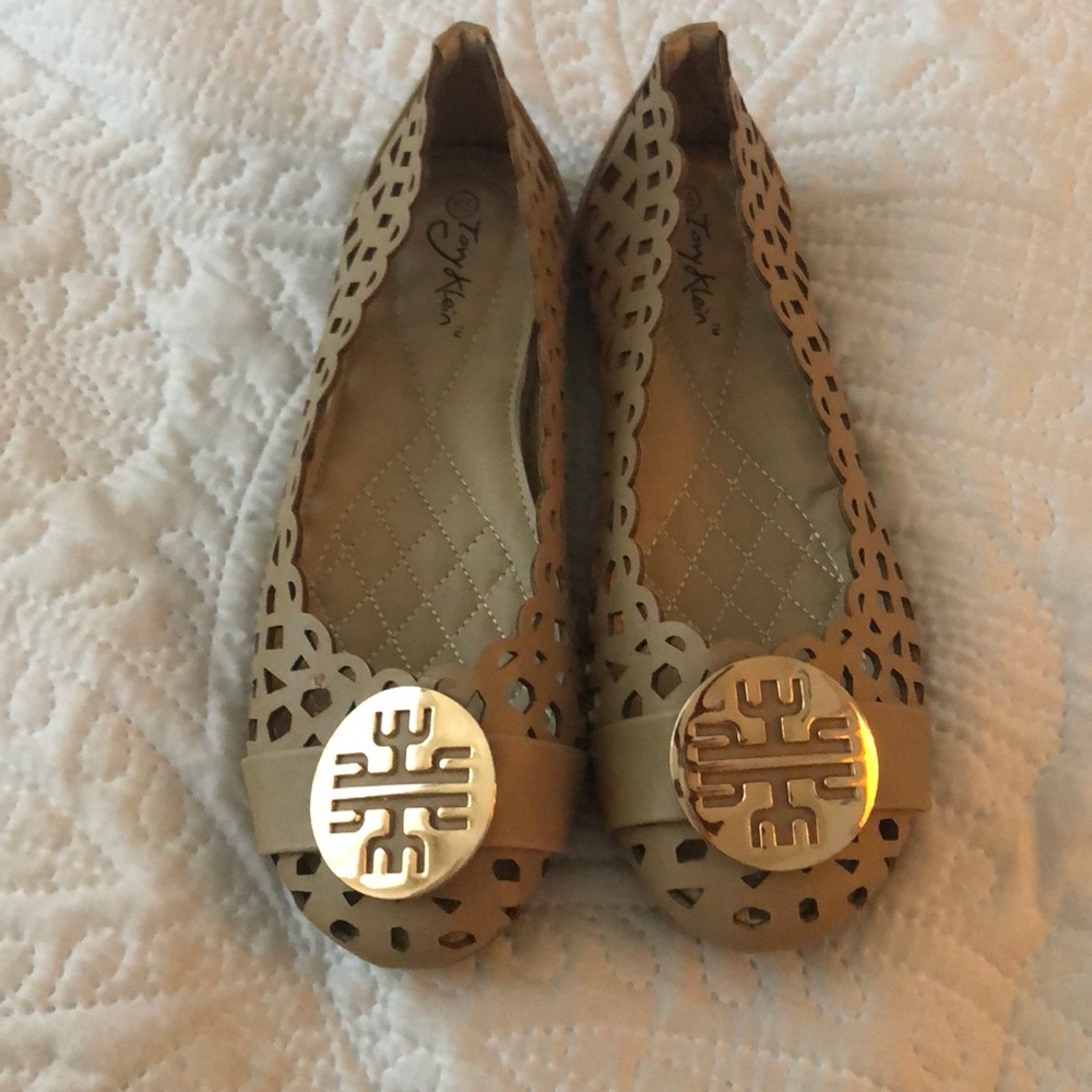 Tory Klein flats size 8,5 beige